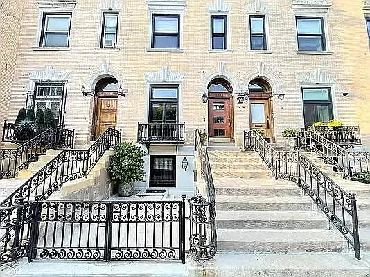 Rented by Bruma Realty LLC | media 33