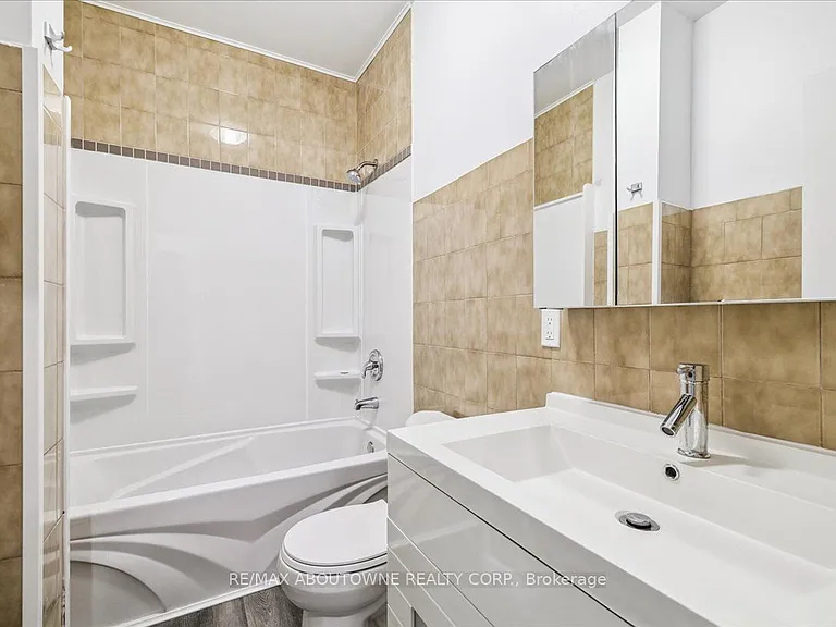 68 Peel St #3 — Photo 11