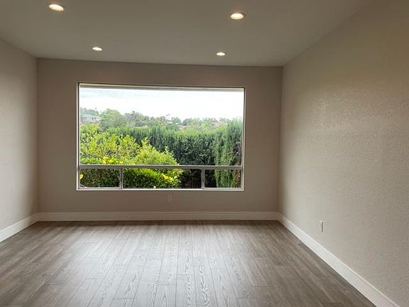 3rd image of 1018 Cypress Dr