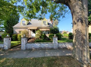 220 Jackson Ave, Mineola, NY 11501