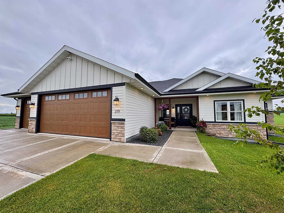 1st image of 219 Chickadee Ln