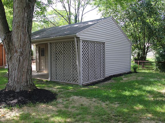 4th image of 3084 Bellflower St