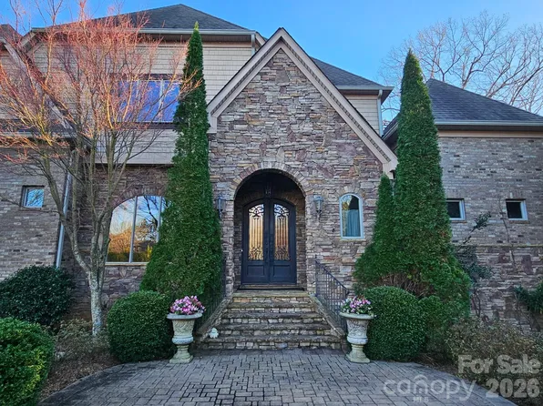 9222 Woodhall Lake Dr, Waxhaw, NC 28173