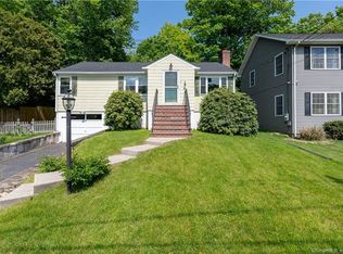 12 Deepwood Ln, Norwalk, CT 06854