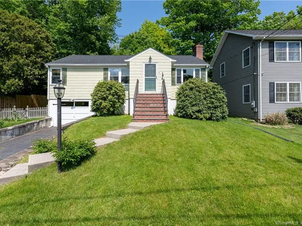 12 Deepwood Lane, Norwalk, CT 06854