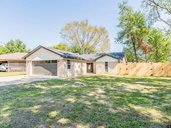 1024 Georgia St, Sulphur Springs, TX 75482