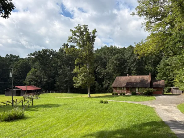 608 Anderson Rd, Lewisburg, WV 24901