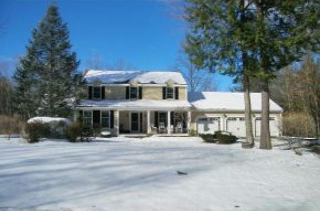 1st image of 8 Beaver Brook Dr