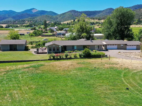 6085 Walden Ln, Talent, OR 97540
