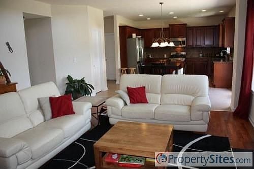5th image of 348 Abbey Gardens Ln