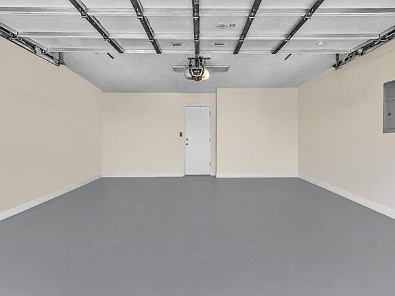 3rd image of 5522 Croydon Ct