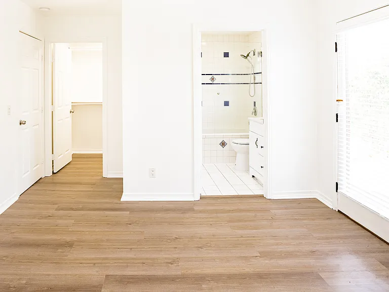 8330 Lilienthal Ave — Photo 12