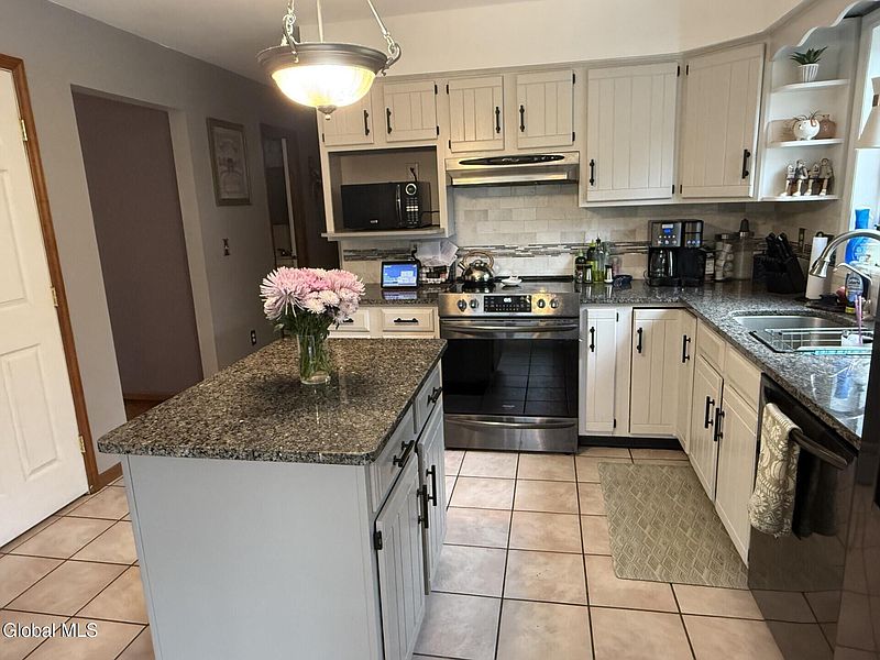 4th image of 6 Laura Drive