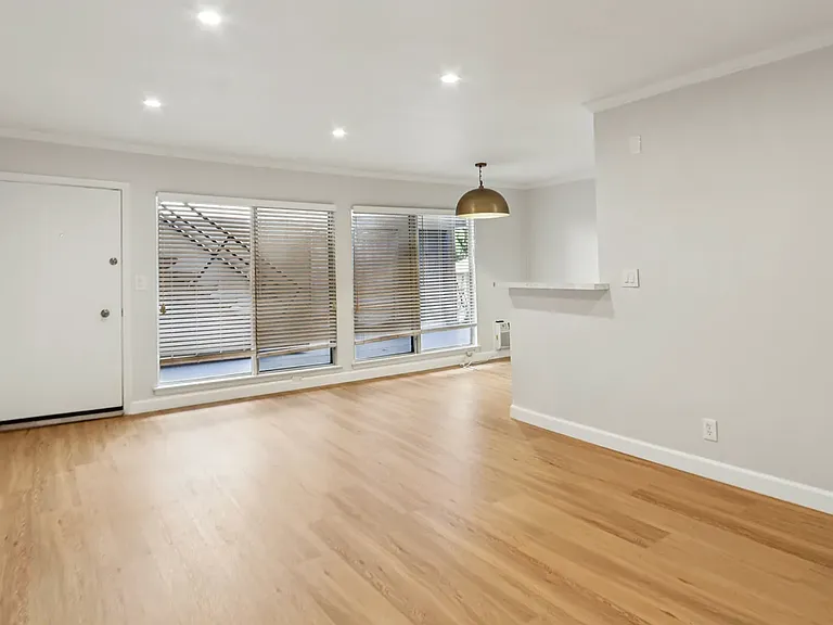 1275 Havenhurst Dr #7 — Photo 9