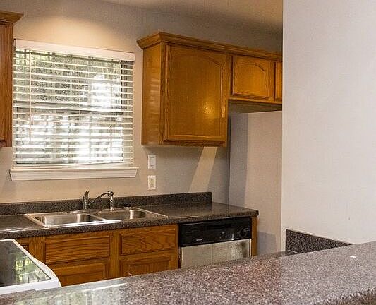 5th image of 2202 Elder St #A