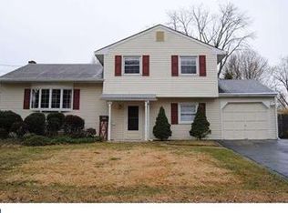 232 Midway Dr, Morrisville, PA 19067