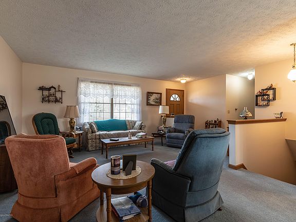 5th image of 1009 Eaton Green Dr