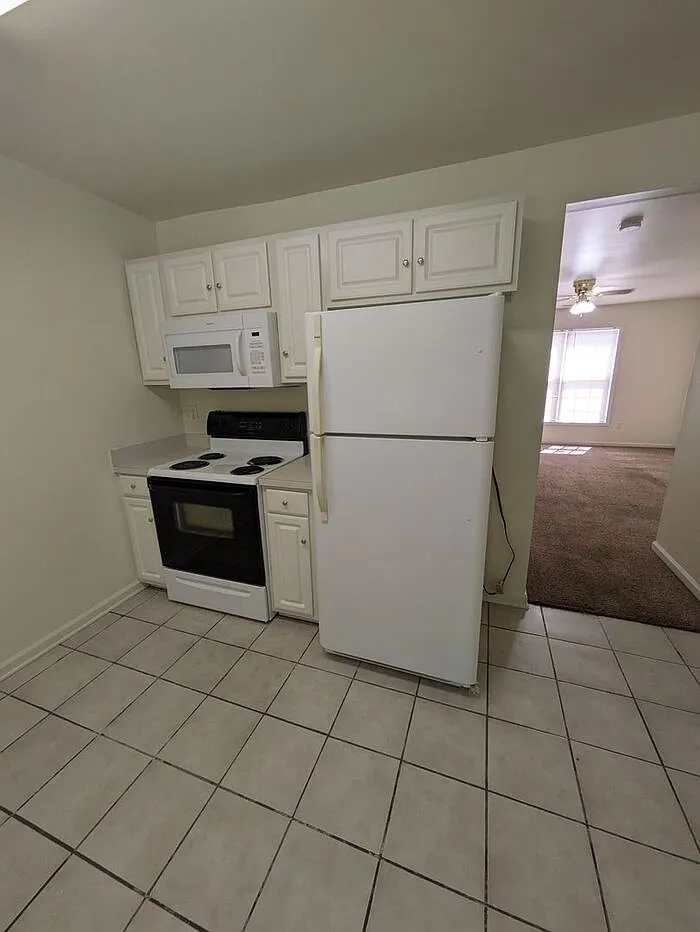 2 bed, 2.5 bath, 1025 sqft, $1,145 — Photo 4
