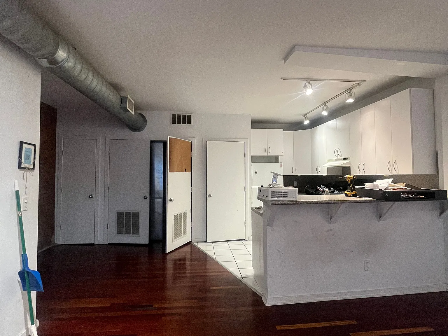 2 bed, 1100 sqft, $1,600 — Photo 3