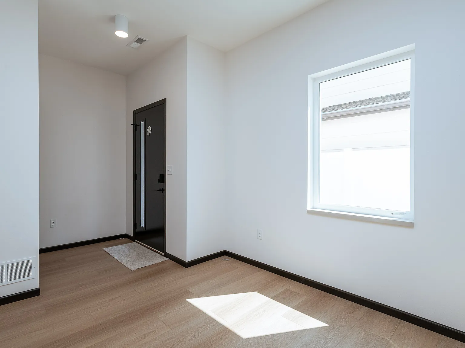 3 bed, 2.5 bath, 1680 sqft, $2,100 — Photo 4