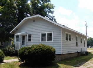 712 S 27th St, Mattoon, IL 61938