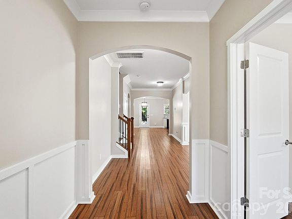 3rd image of 2238 Bluebell Way