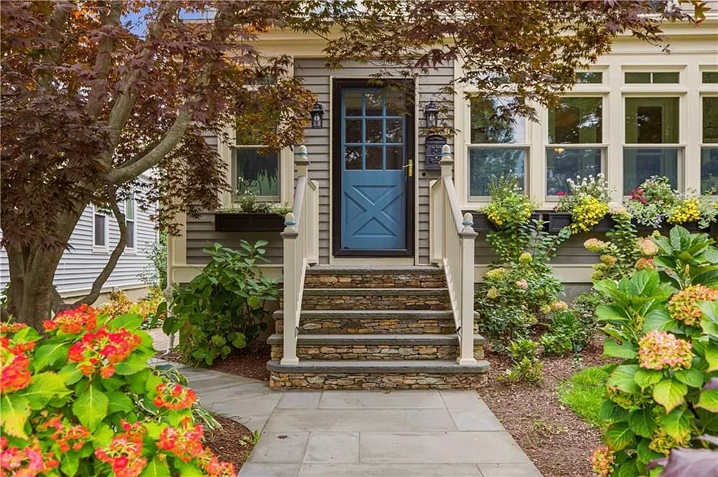 3 bed, 1.0 bath, 2129 sqft, $3,750 — Photo 2
