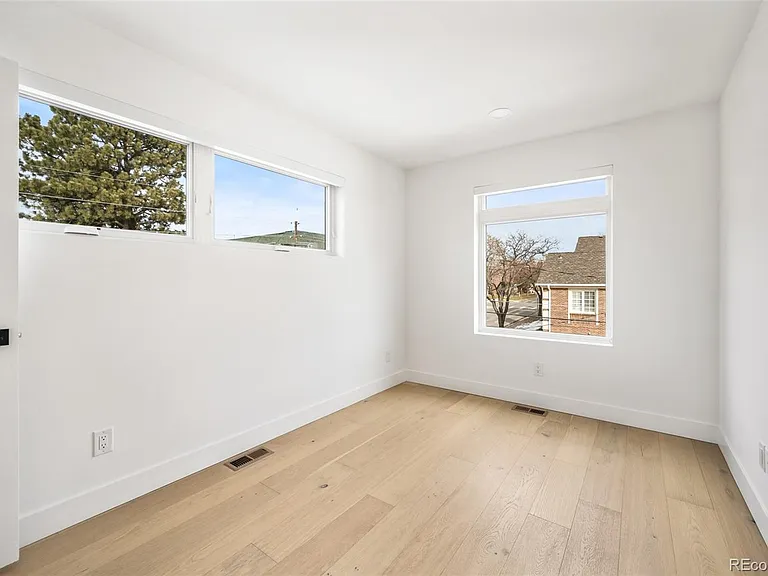 290 Monroe St — Photo 12