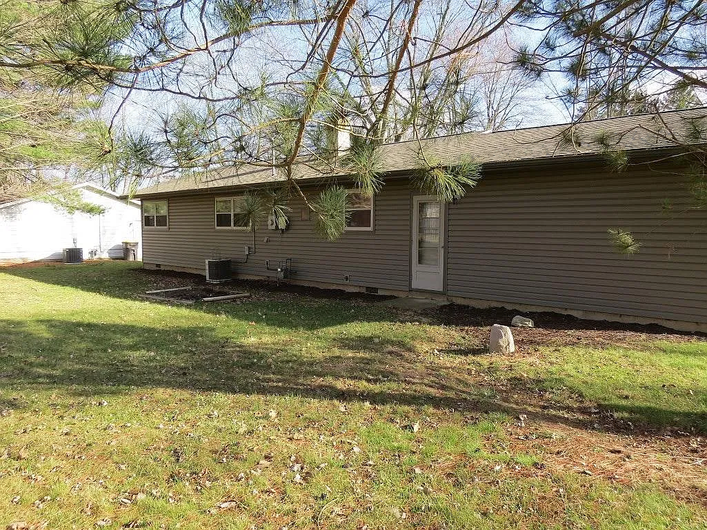 3 bed, 1008 sqft, $1,450 — Photo 4