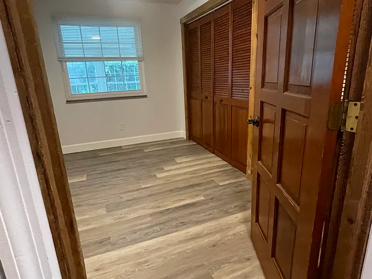 1085 S Lake Ave — Photo 23