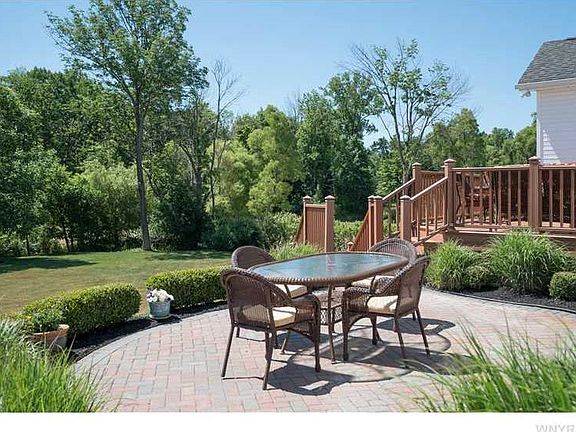 5th image of 60 Graystone Ln