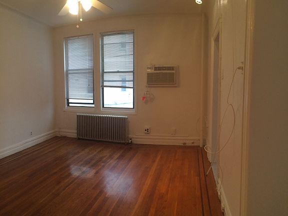4th image of 2550 31st St APT 2