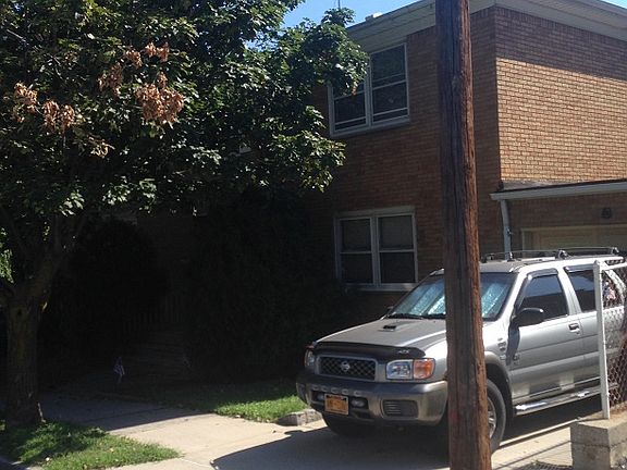 3rd image of 11 Putnam Pl