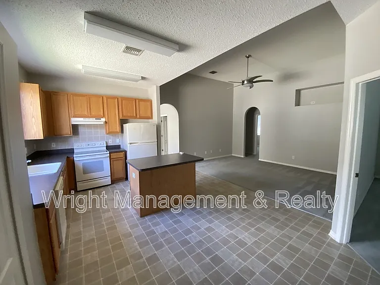 1439 Loretto Cir — Photo 5
