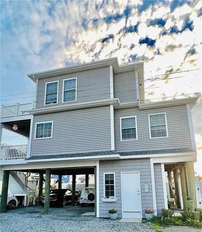 3 bed, 2.0 bath, 1358 sqft, $4,500 — Photo 2