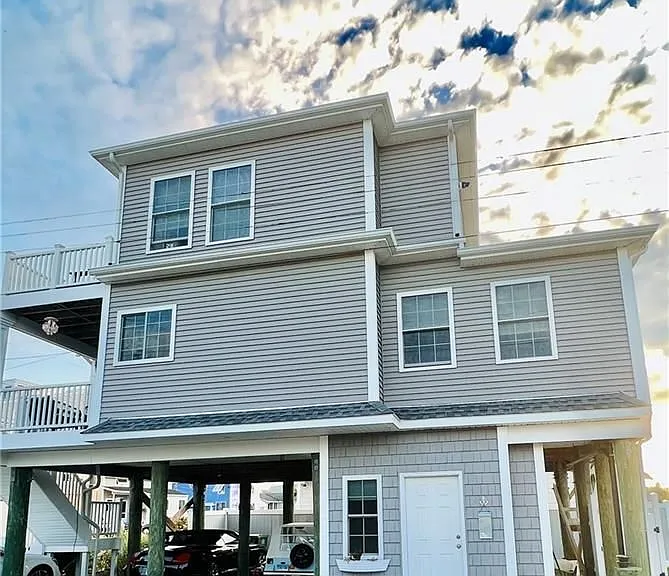 28 Beach Rd W — Photo 2
