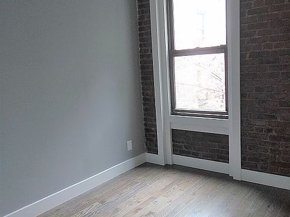 4th image of 21-00 35th St #3E
