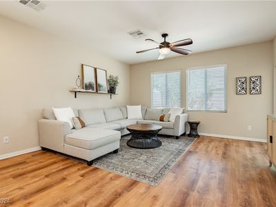 7476 Santo Domingo Ave, Las Vegas, NV, 89178