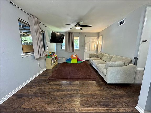 3rd image of 352 Mallard Dr