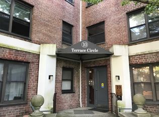 10 Terrace Cir APT 1A, Great Neck, NY 11021