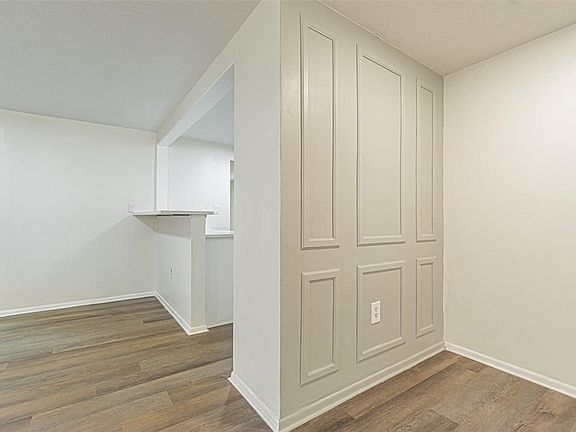 3rd image of 5165 Greenwood St