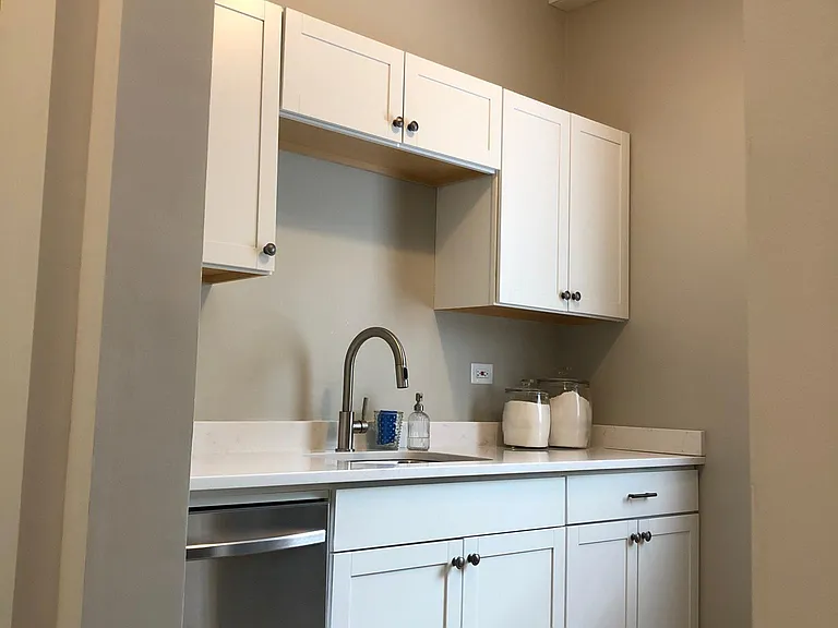 2107 N Racine Ave #1R — Photo 2