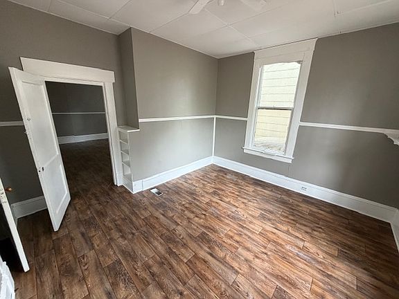 4th image of 419 Boulevard St
