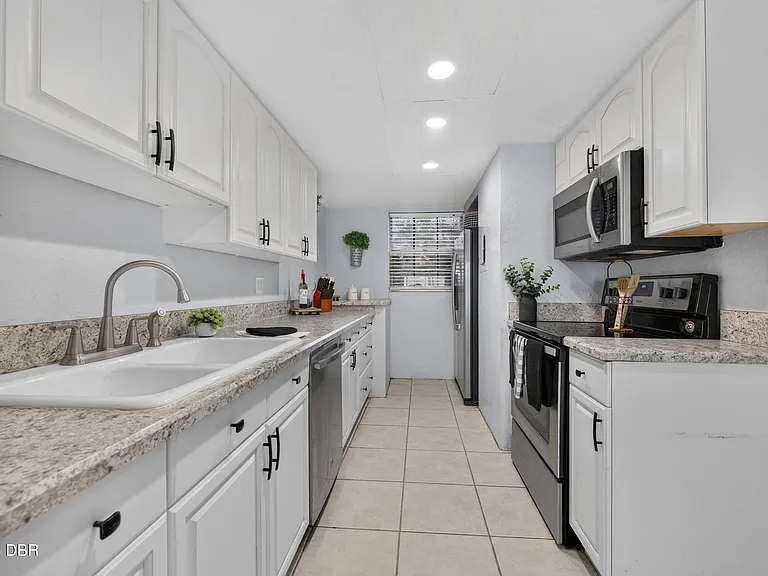 118 S Halifax Ave #402 — Photo 7