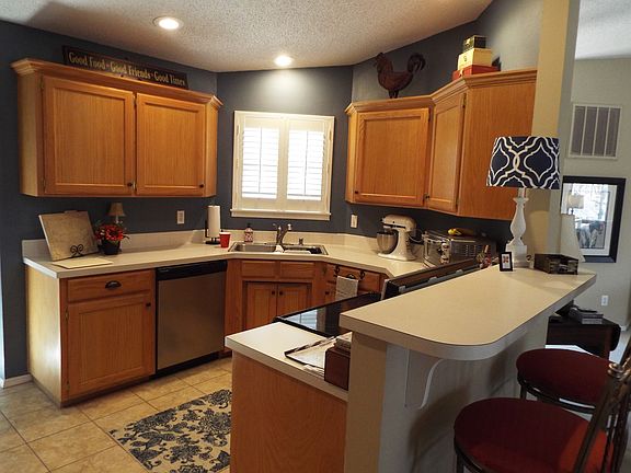 3rd image of 23 Ventnor Cir