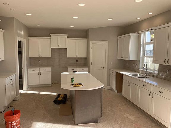 4th image of 8011 W Highlander Dr