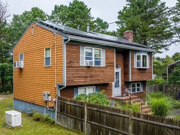 40 Leisure Ln, Wareham, MA 02571