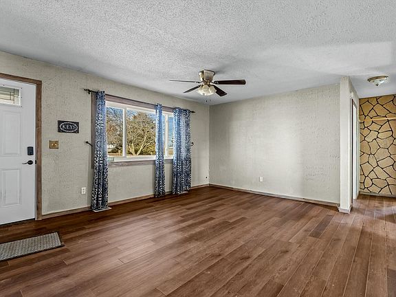 3rd image of 410 S Clompton Street
