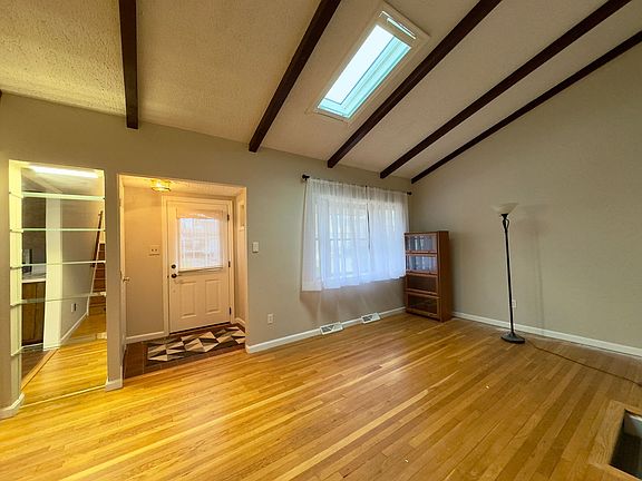 3rd image of 1321 Warwick Dr