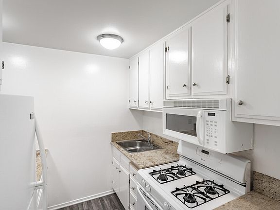 *IMAGES: Model Unit -Vacant units might differ slightly, inquire within for images/video from our manager*
